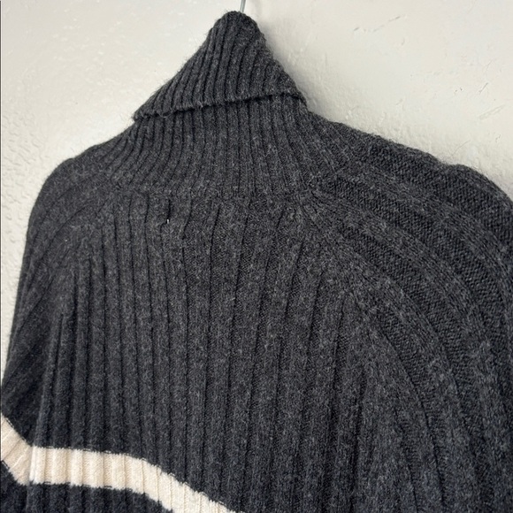 H&M Gray & Cream Striped oversized side slit Turtleneck Tunic Sweater M - Picture 8 of 8
